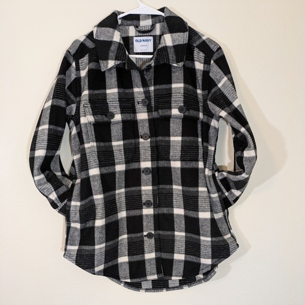 Cozy‎ Black Plaid Shacket Thick Shirt Jacket with Pockets Small Petite Old Navy